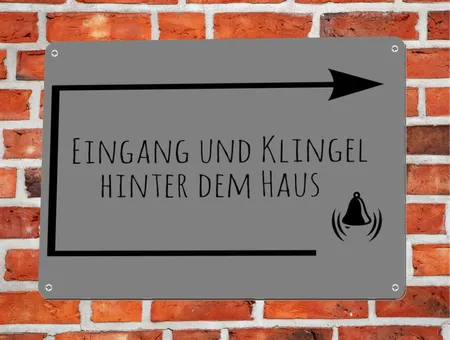 Wegweiser Eingang hinterm Haus Bild