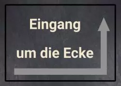 Wegweiser Eingang um die Ecke Bild