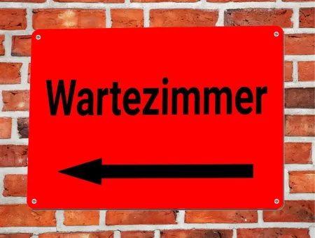 Wegweiser Wartezimmer Bild