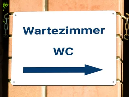 Wegweiser Wartezimmer Bild